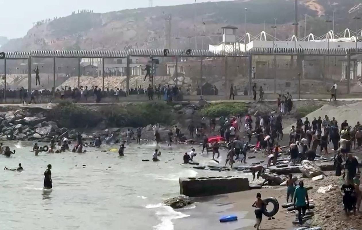 Espagne : « urgence humanitaire » à Ceuta après l&rsquo;entrée massive et illégale de migrants (vidéo)