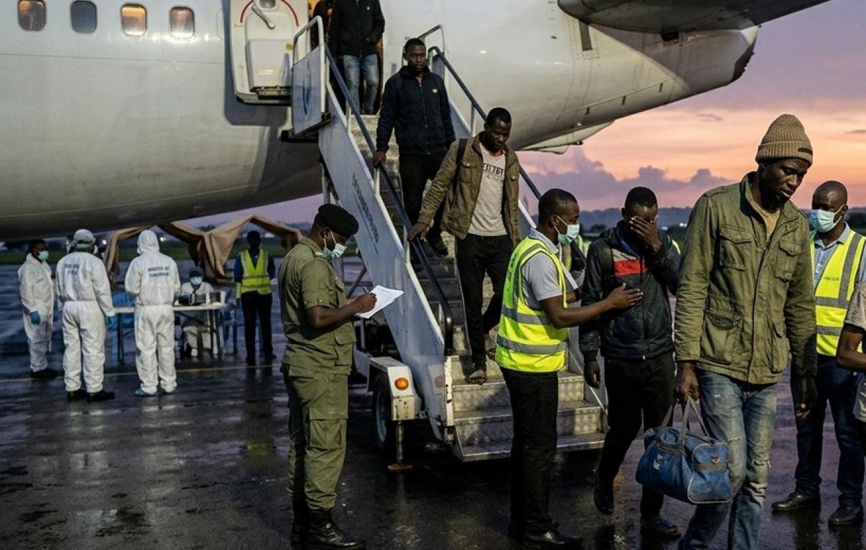 Répression de l&rsquo;immigration aux USA : L&rsquo;escale dakaroise au cœur des vols d&rsquo;expulsion vers quatre pays africains