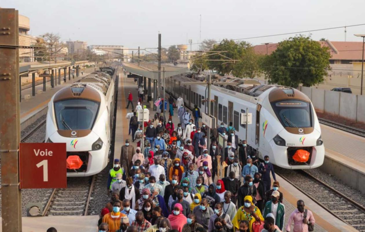 Fortes pluies : Dakar Dem Dikk suspend ses rotations, le TER au ralenti ...