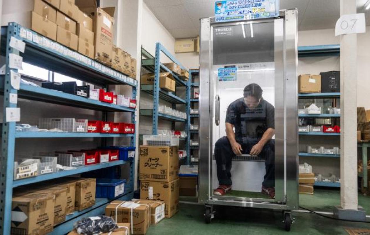 Face à la chaleur, les salariés japonais se réfugient dans des réfrigérateurs spéciaux