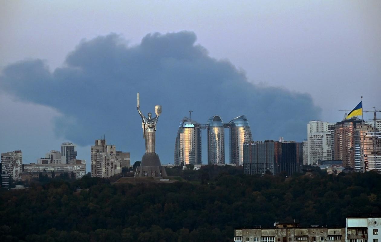 Ukraine : un entrepôt d’explosifs incendié après une frappe de drone près de Kiev