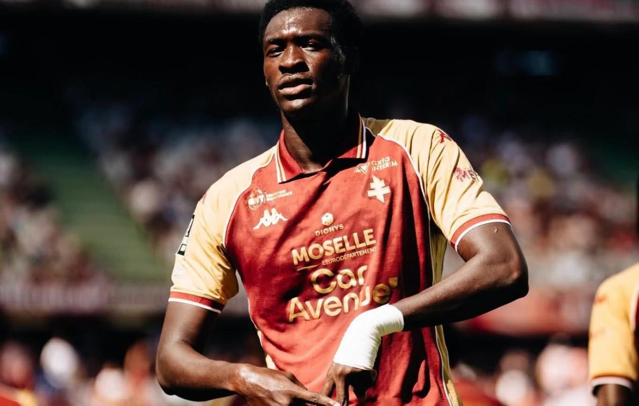 French Ligue 2: Pape Moussa Fall, the giant (2.03 m) who shines with FC Metz  | Seneweb