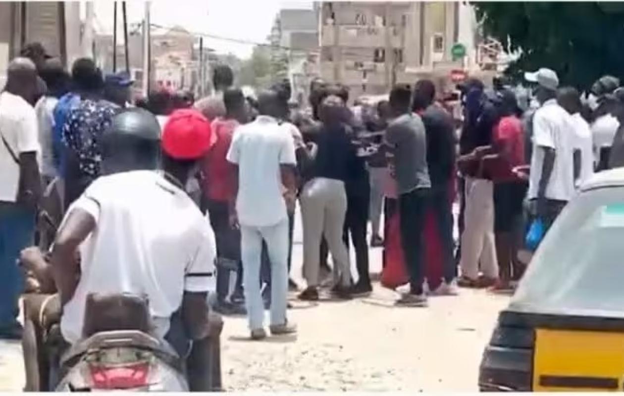 Pikine : Battu à la lutte et moqué, il poignarde son camarade avec un tesson de bouteille