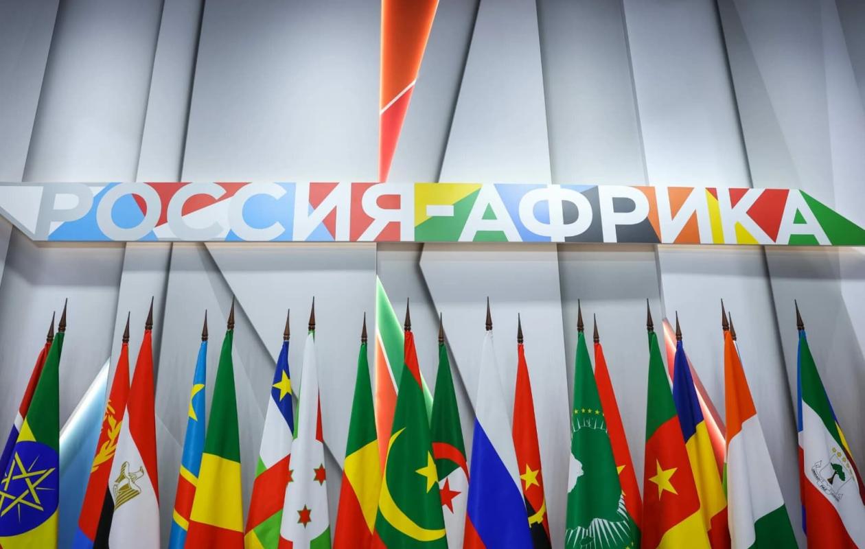 Sommet Russie–Afrique : Seneweb appelle Dakar à examiner les promesses de Moscou à l'aune de ses moyens