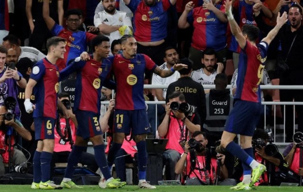 Liga : neuf sur neuf, le Barça écrase le Betis (2-5) et creuse l'écart en tête