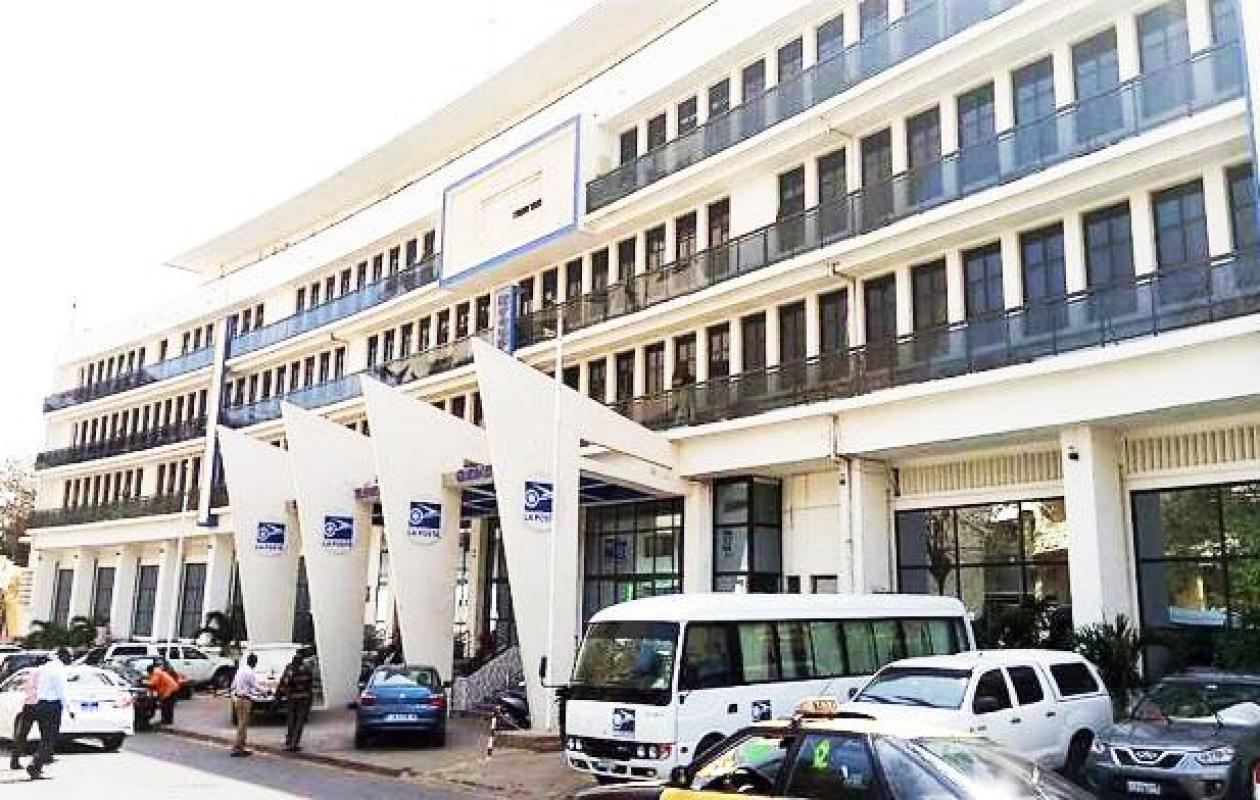 La Poste : la direction défend son plan de redressement et promet le dialogue