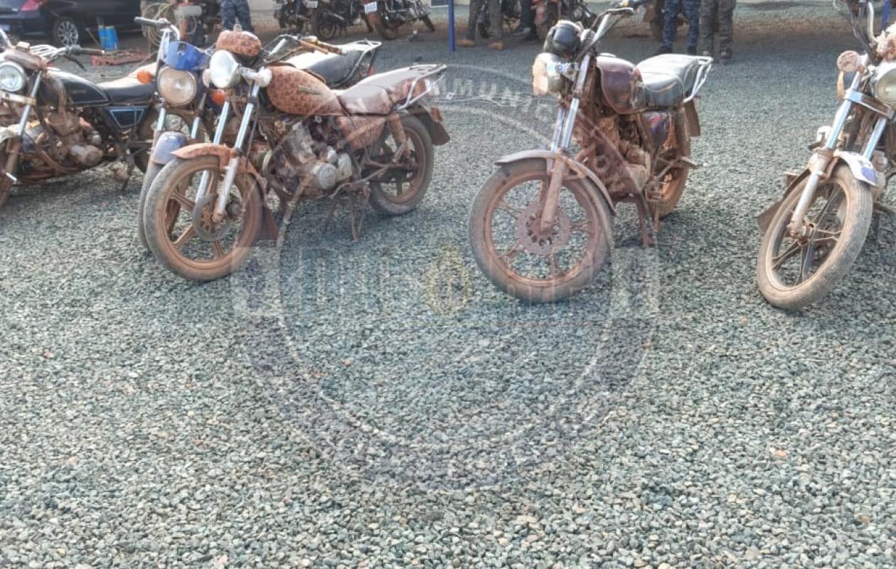 Saraya : le GARSI 2 saisit 38 groupes électrogènes et 23 marteaux-piqueurs sur un site d'orpaillage illégal